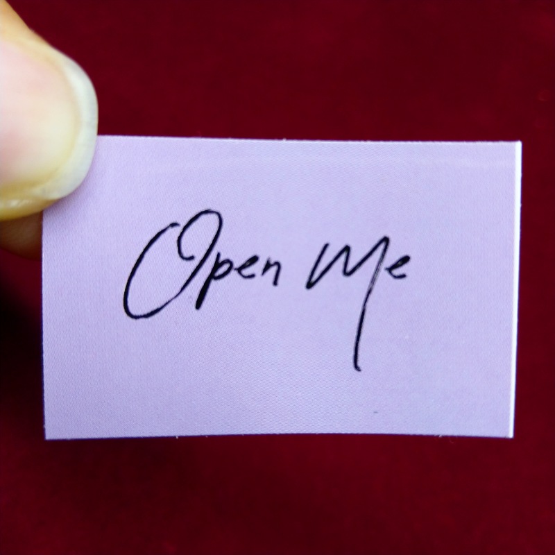 کد 32: برچسب سلفون براق سایز 4.5 * 3 تعداد 30 عدد