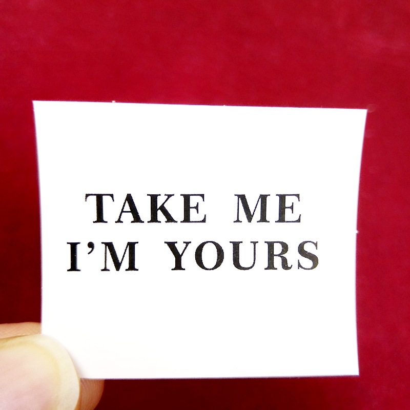 کد 35: برچسب سلفون براق سایز 4.5 * 4 تعداد 30 عدد