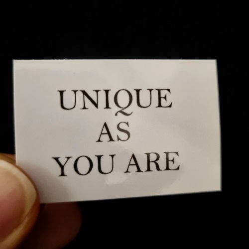 کد 56: برچسب سلفون براق سایز 4.5*3 تعداد 30 عدد