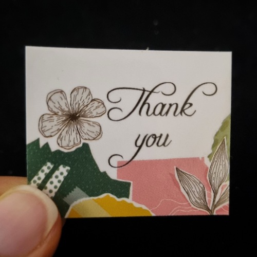 کد 64: برچسب سلفون براق سایز 4.5*4 تعداد 30 عدد